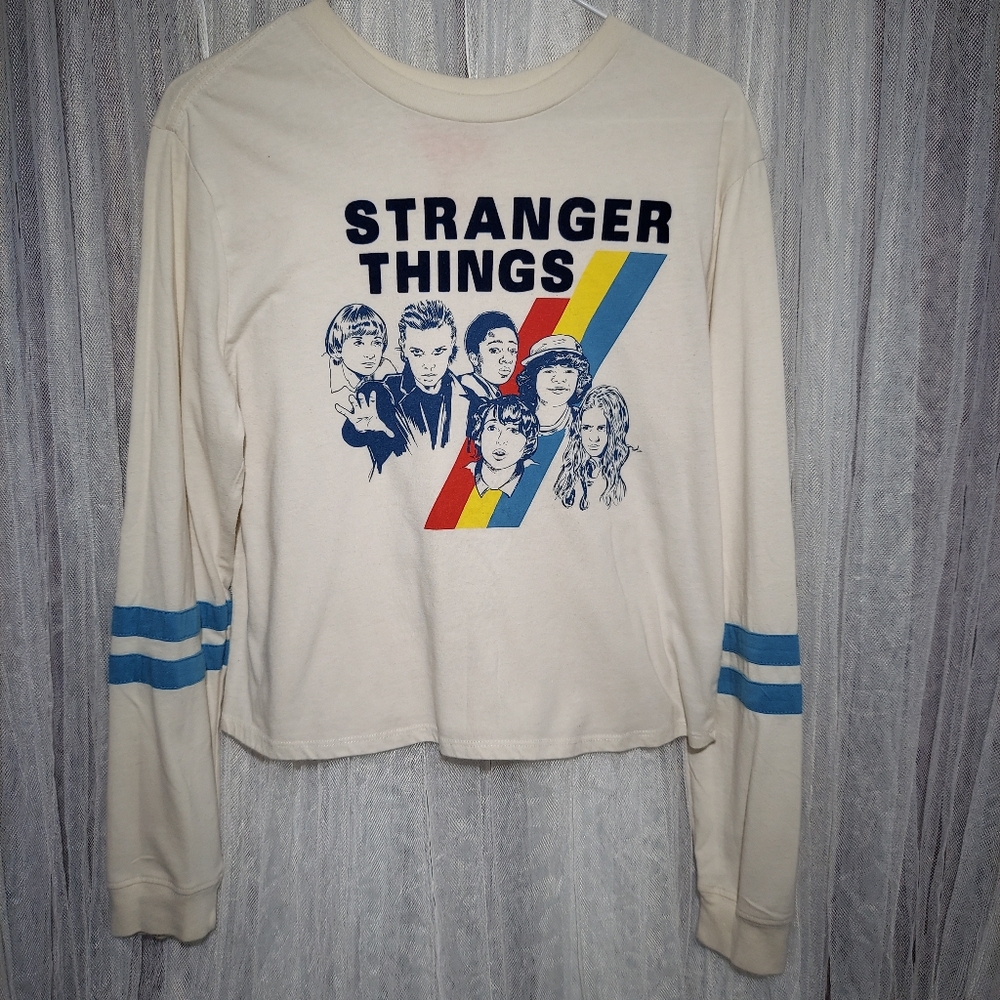 STRANGER THINGS JUNIORS SIZE MEDIUM CROP LONG SLEEVE SHIRT